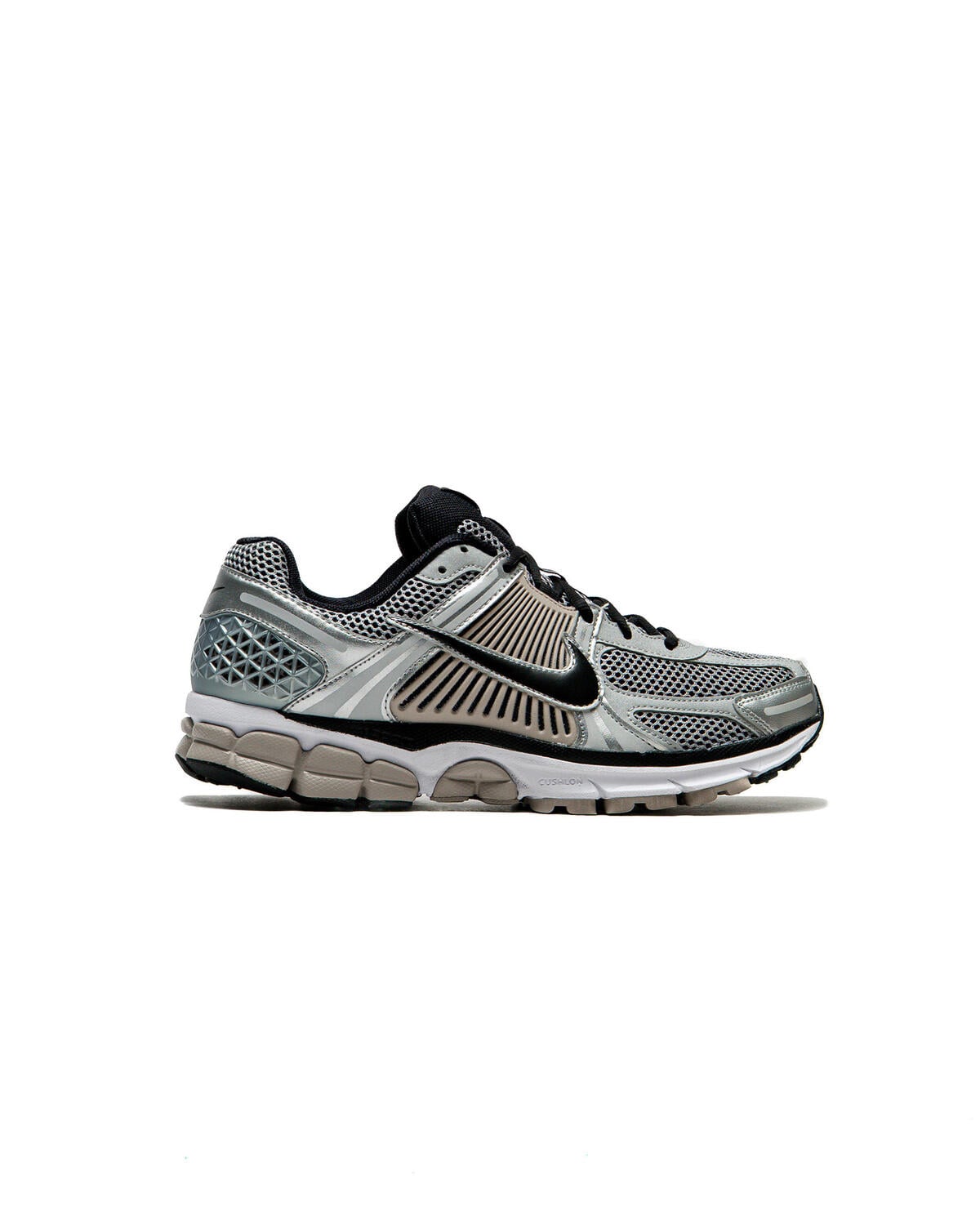 シュプリーム nike-zoom-vomero-5-metallic-